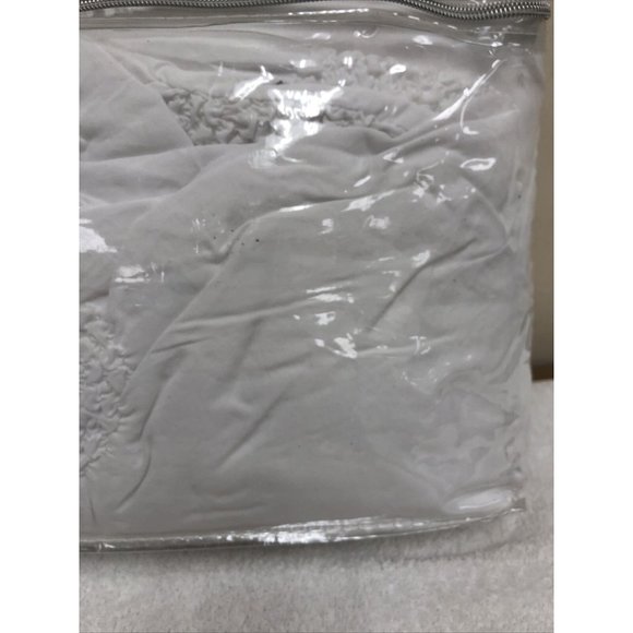 Swift Home Rosette Pinktuck Duvet Cover Set White Twin/Twin XL - Picture 7 of 10